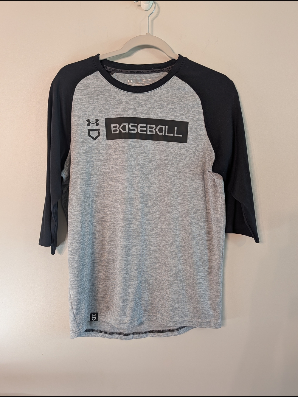 Under Armour Gray and Black Baseball Raglan 3/4 Sleeve Shirt